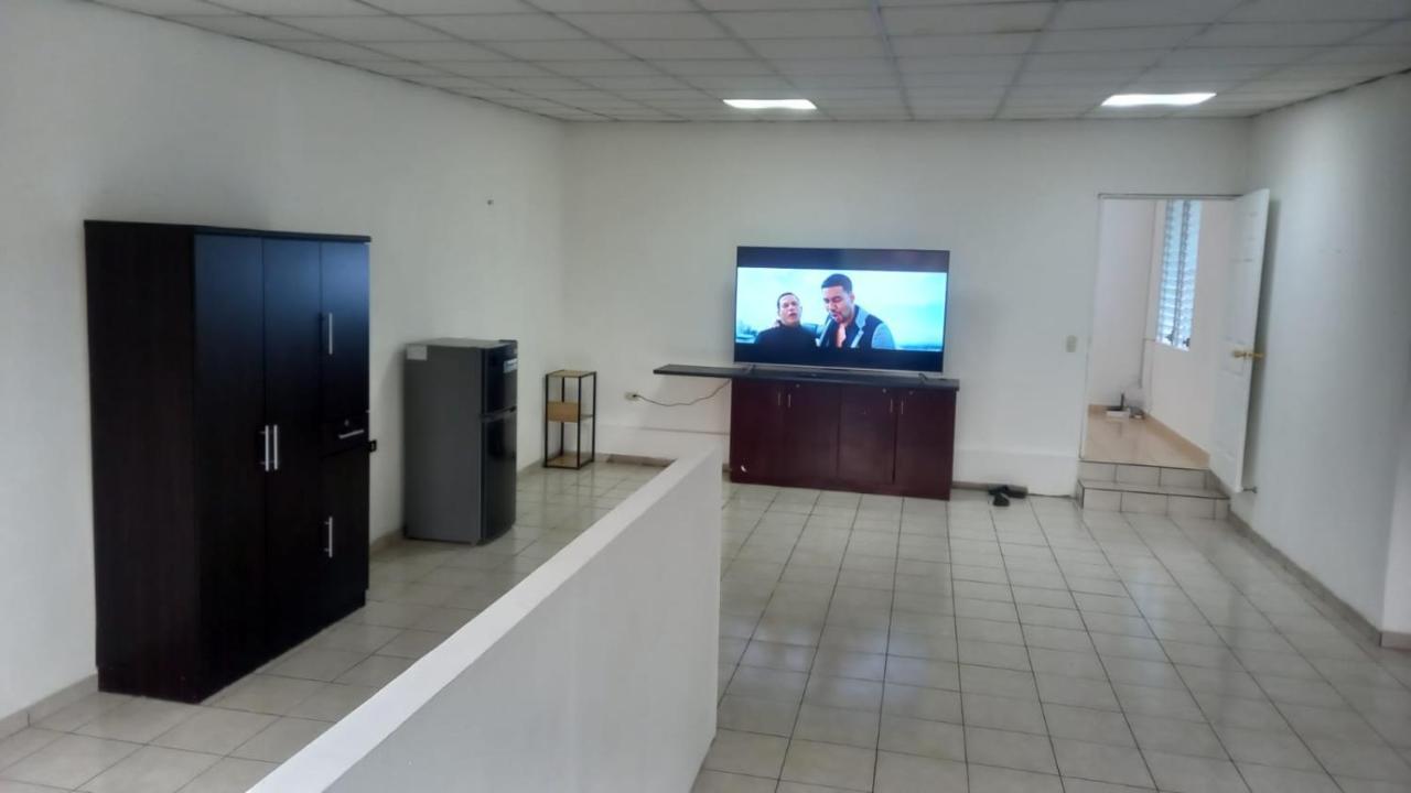 Hostal Los Heroes Антигуо-Кускатлан Экстерьер фото