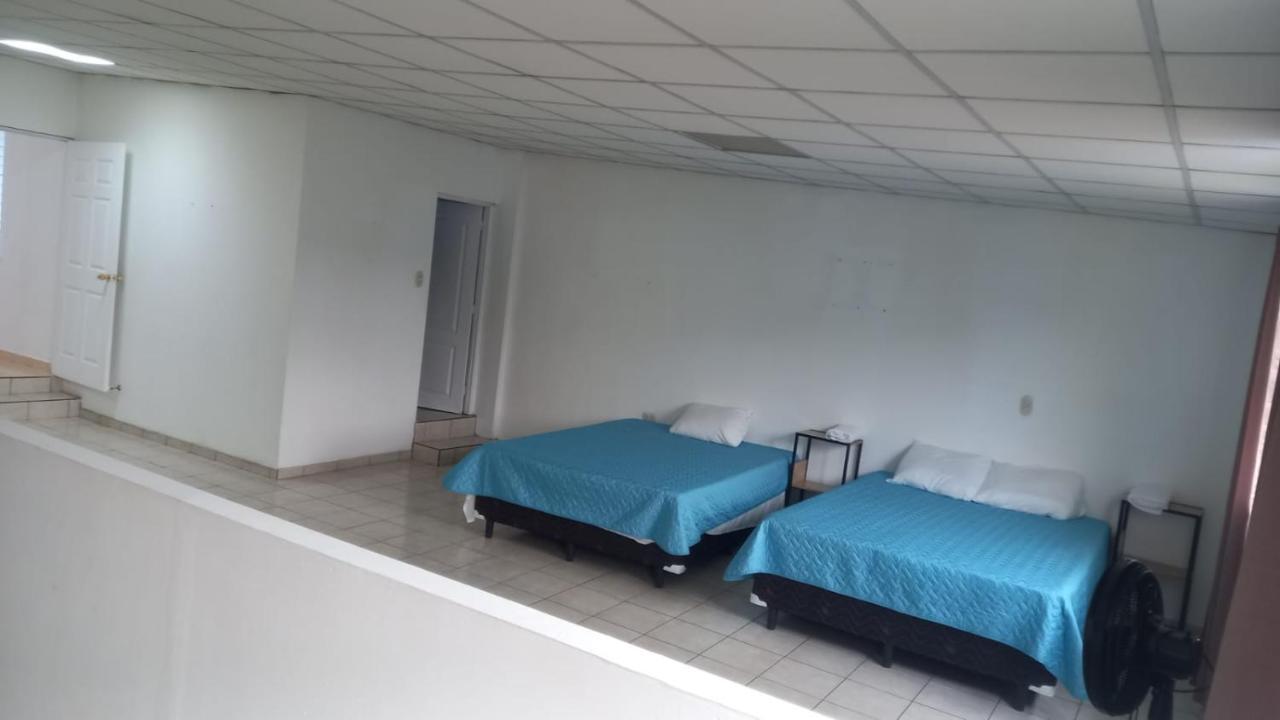 Hostal Los Heroes Антигуо-Кускатлан Экстерьер фото